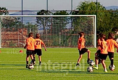 Sentetik Çim Yüzeyli Futbol Sahası Uygulaması